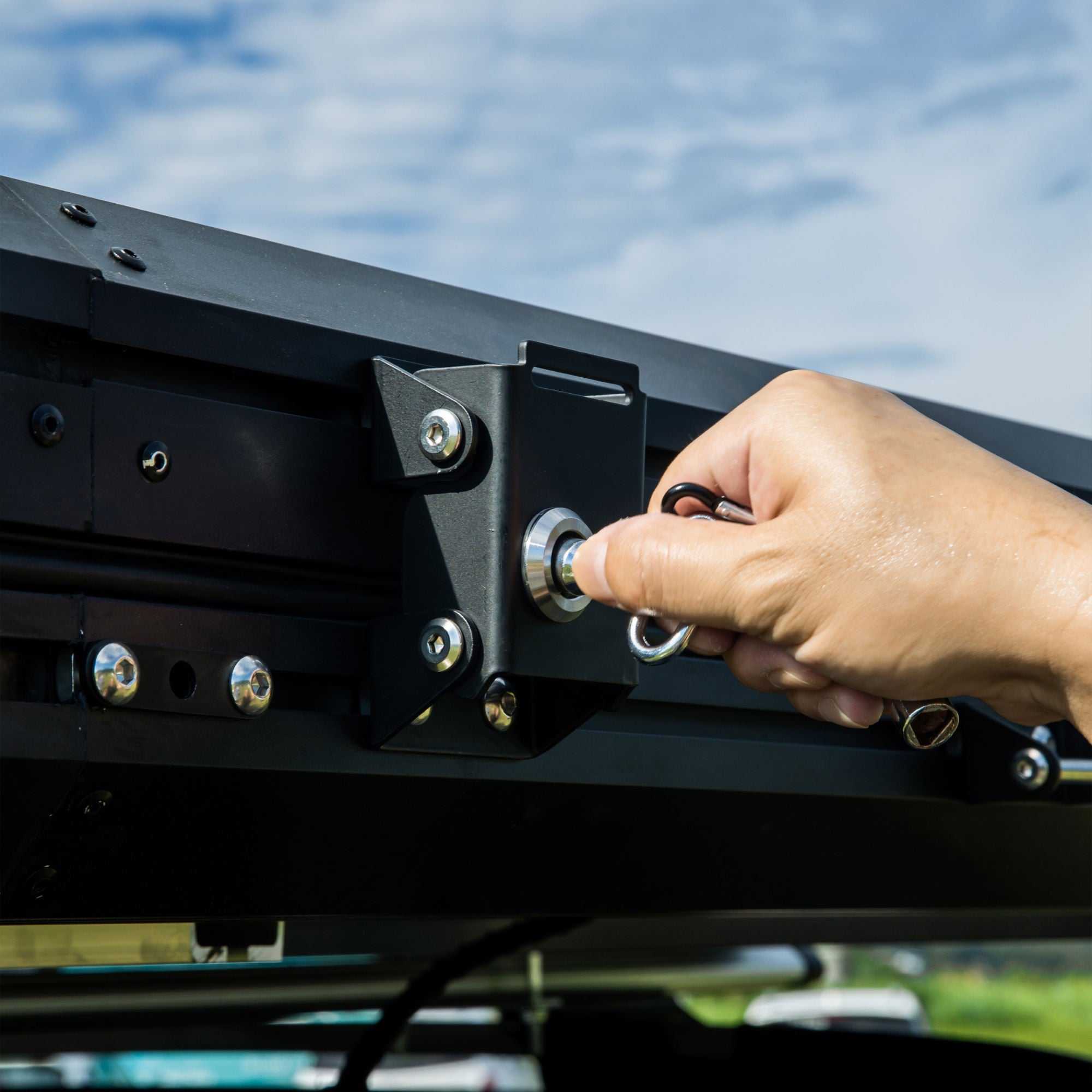 Galahan Triangle Aluminium Hard Shell Grey Rooftop Tent – Durable Camping Roof Tent - Image 18